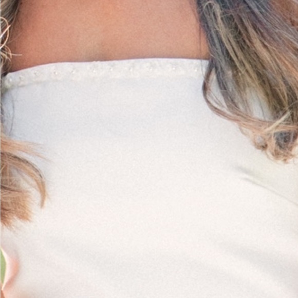 White gown with beaded rim. - Picture 3 of 5